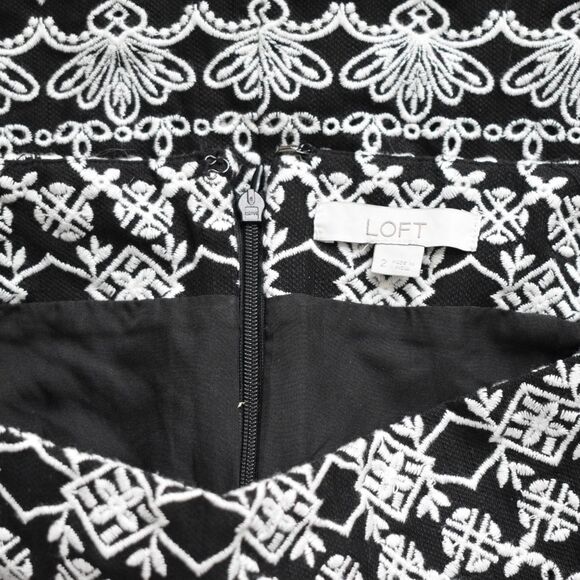 LOFT Embroidered Scalloped Edge Mini Skirt Size 2 - Picture 4 of 7